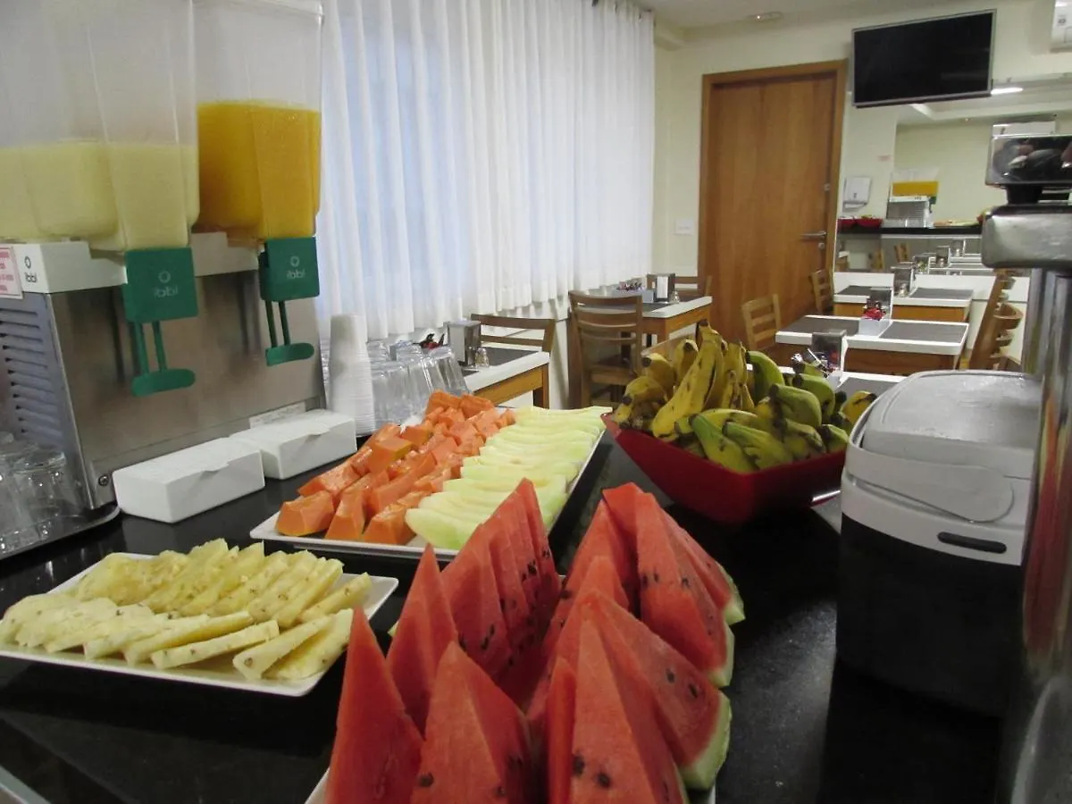 Hotel Urbis a 10 minutos Rua 25 de Março, Brás,Bom Retiro,a 2 minutos do Mirante Sampa Sky e pista de Skate Anhangabaú São Paulo 2*,