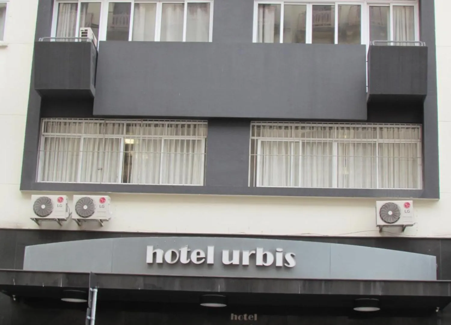 Hotel Urbis a 10 minutos Rua 25 de Março, Brás,Bom Retiro,a 2 minutos do Mirante Sampa Sky e pista de Skate Anhangabaú São Paulo