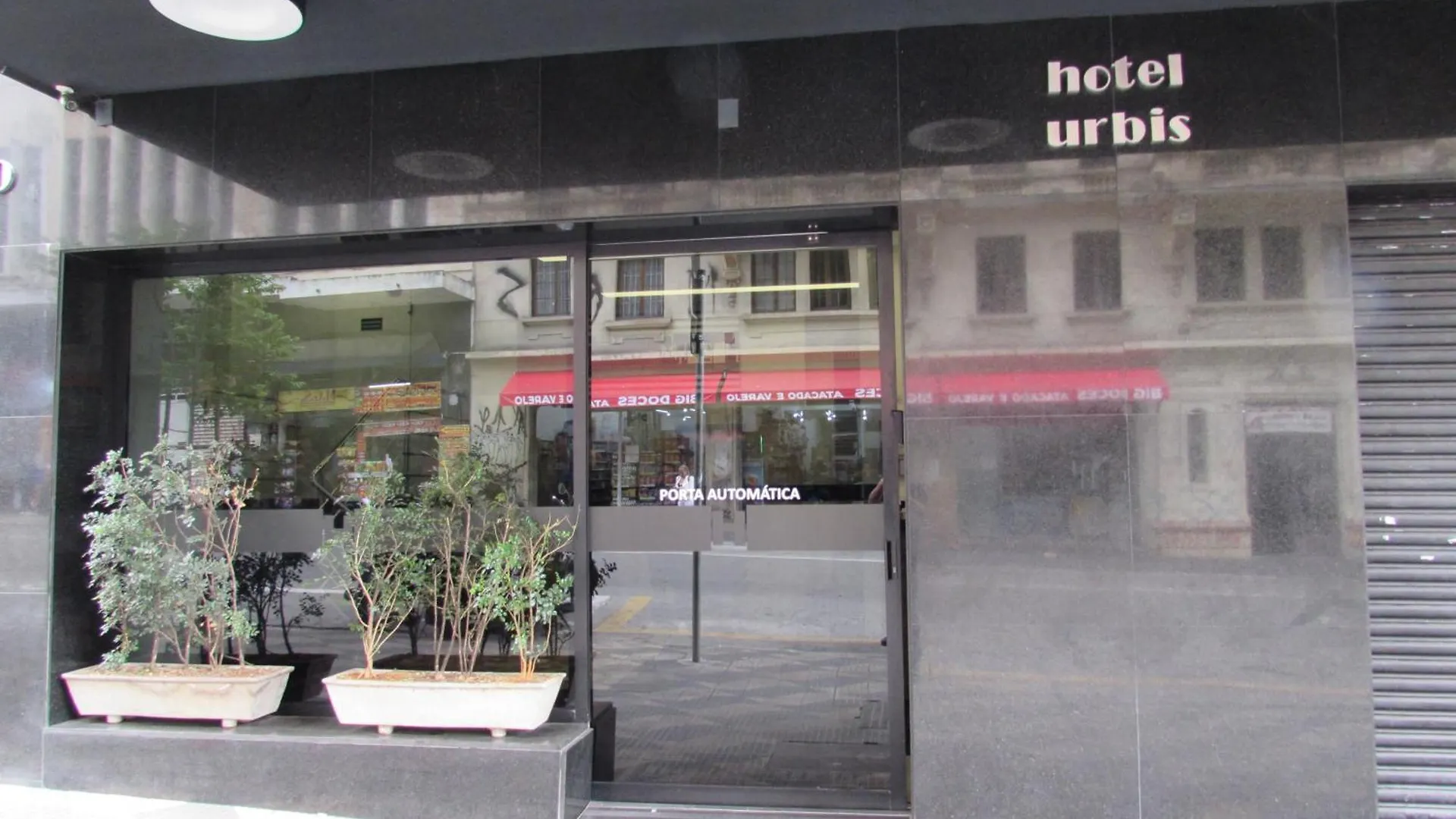 Hotel Urbis a 10 minutos Rua 25 de Março, Brás,Bom Retiro,a 2 minutos do Mirante Sampa Sky e pista de Skate Anhangabaú São Paulo