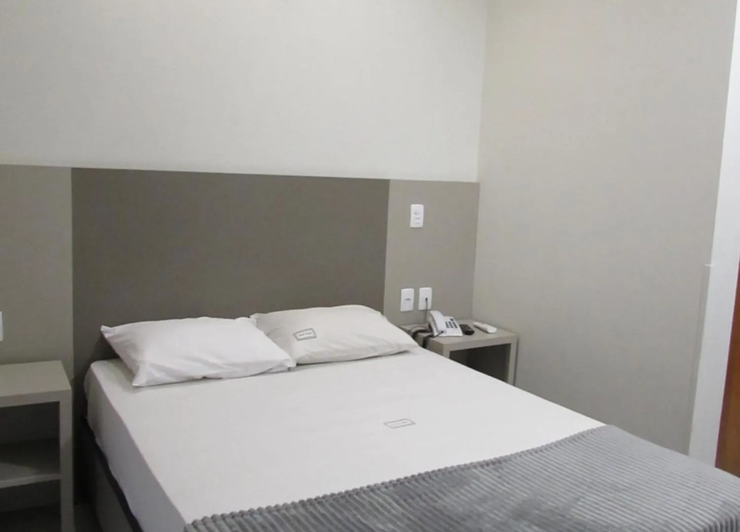 Hotel Urbis a 10 minutos Rua 25 de Março, Brás,Bom Retiro,a 2 minutos do Mirante Sampa Sky e pista de Skate Anhangabaú São Paulo