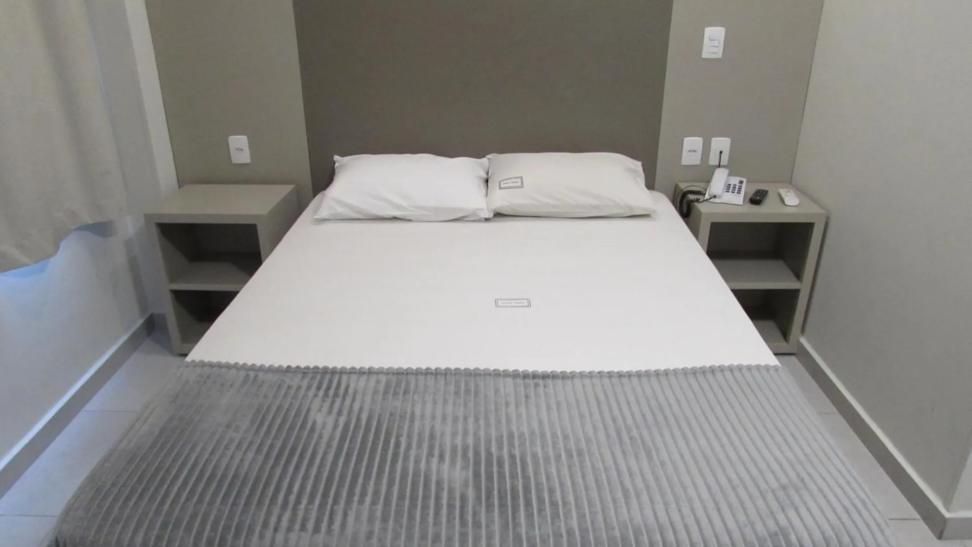 Hotel Urbis a 10 minutos Rua 25 de Março, Brás,Bom Retiro,a 2 minutos do Mirante Sampa Sky e pista de Skate Anhangabaú São Paulo