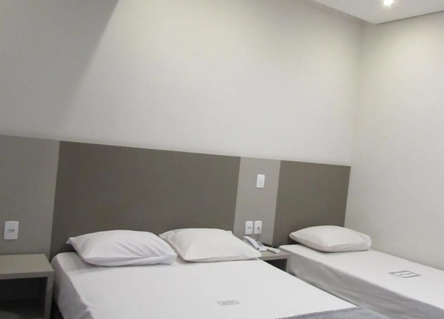 Hotel Urbis a 10 minutos Rua 25 de Março, Brás,Bom Retiro,a 2 minutos do Mirante Sampa Sky e pista de Skate Anhangabaú São Paulo