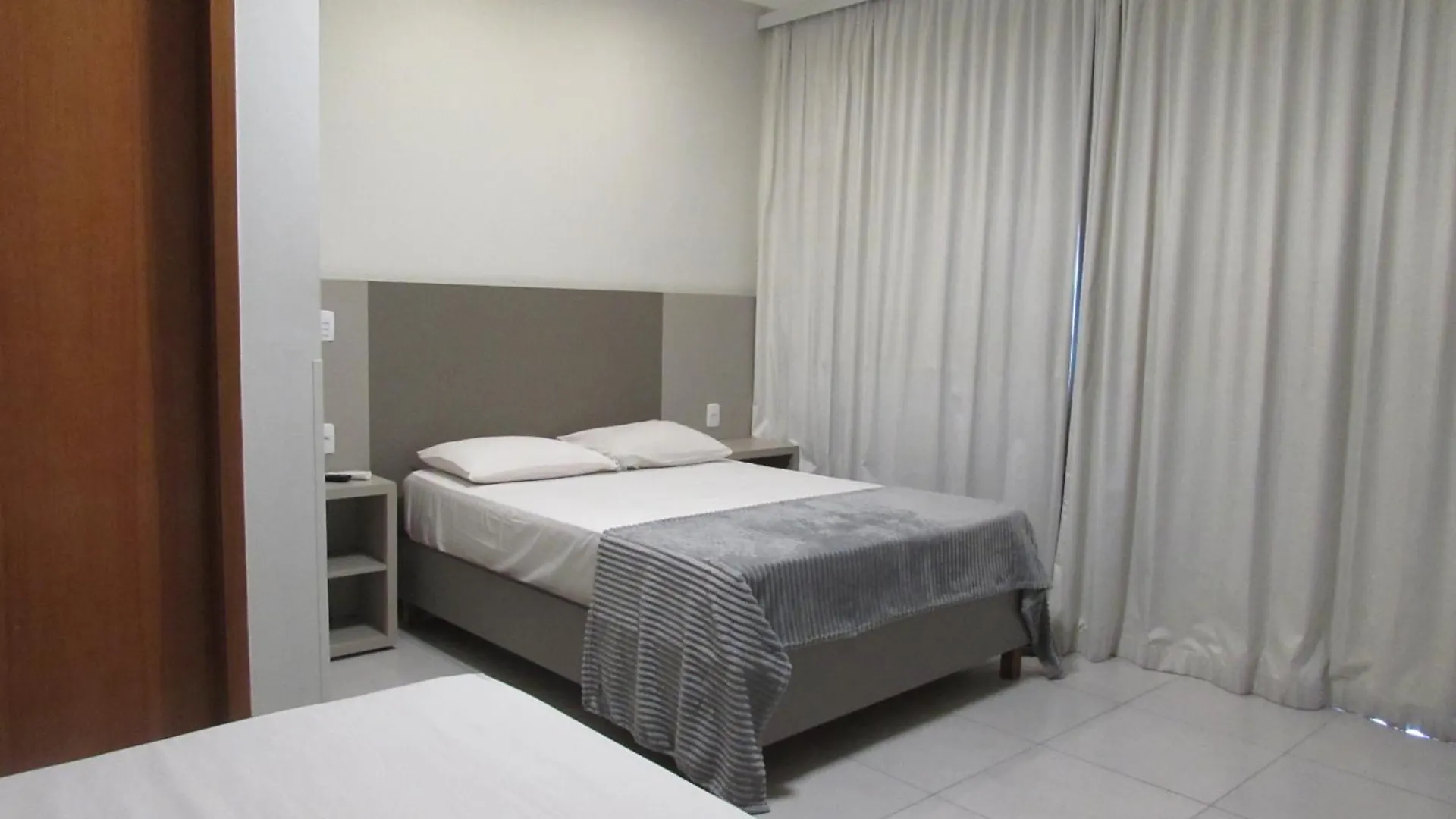 Hotel Urbis a 10 minutos Rua 25 de Março, Brás,Bom Retiro,a 2 minutos do Mirante Sampa Sky e pista de Skate Anhangabaú São Paulo