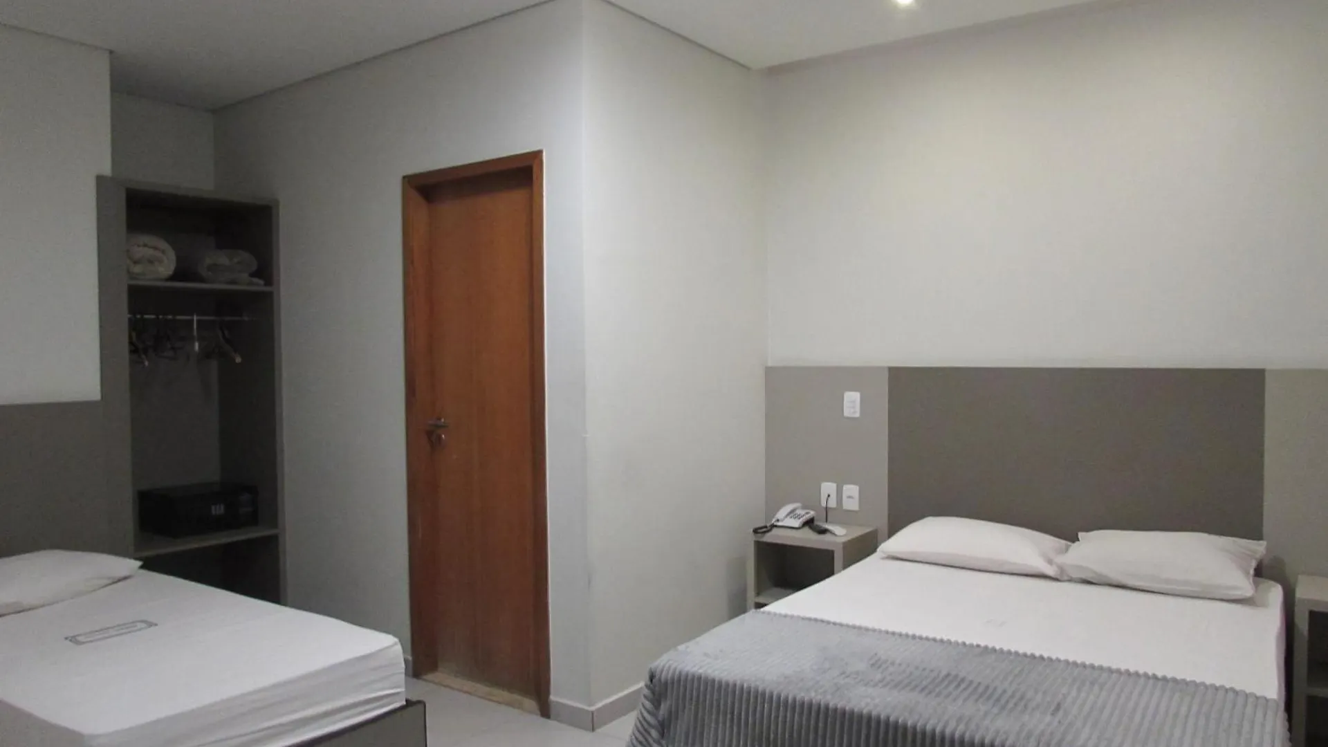 Hotel Urbis a 10 minutos Rua 25 de Março, Brás,Bom Retiro,a 2 minutos do Mirante Sampa Sky e pista de Skate Anhangabaú São Paulo