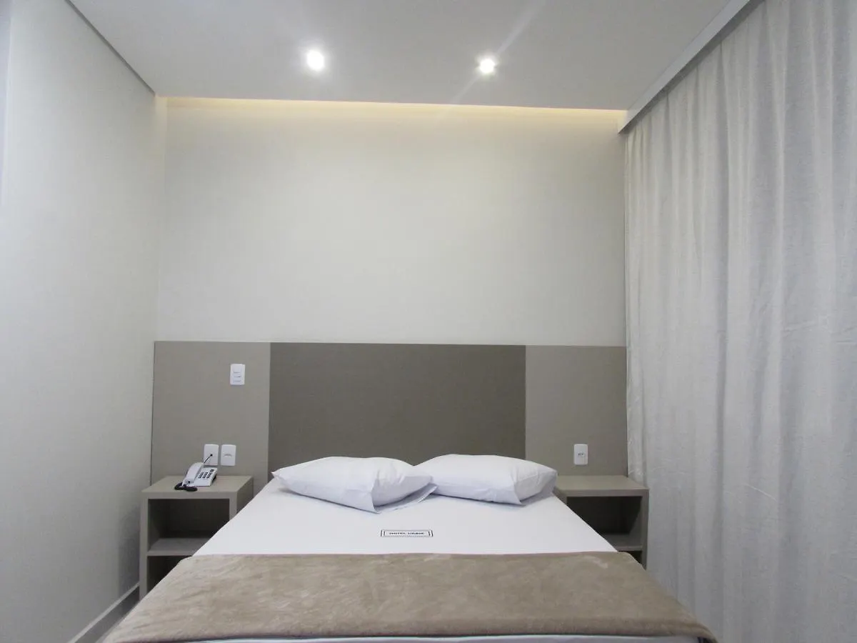 Hotel Urbis a 10 minutos Rua 25 de Março, Brás,Bom Retiro,a 2 minutos do Mirante Sampa Sky e pista de Skate Anhangabaú São Paulo